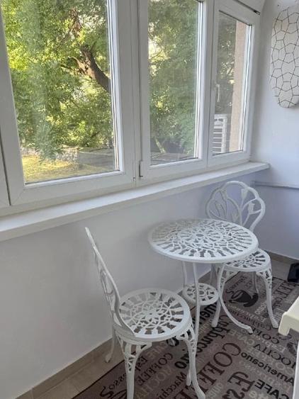 Apartament cu 3 camere semidecomandat, mobilat în Grivița