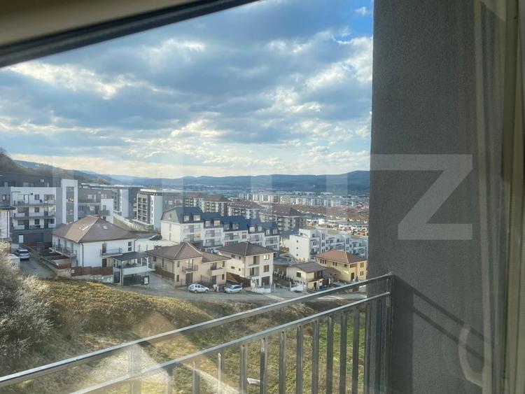 Apartament cu 3 camere semidecomandat, mobilat în Florești