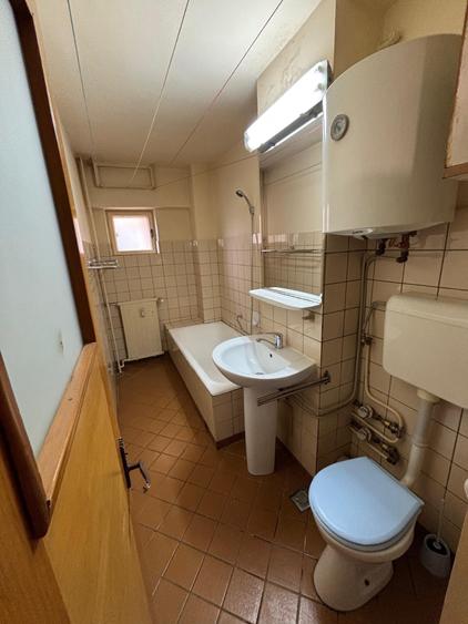 Apartament cu 3 camere decomandat, mobilat în Decebal