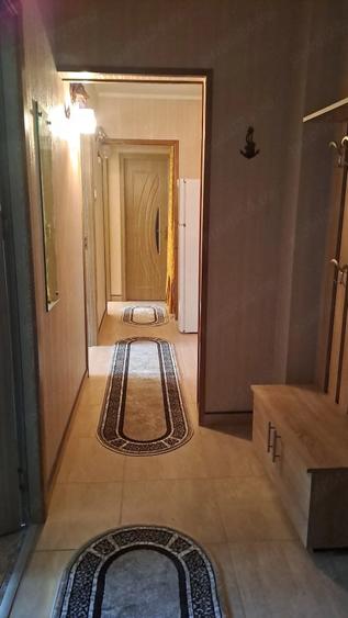 Apartament cu 3 camere decomandat în Viziru 3