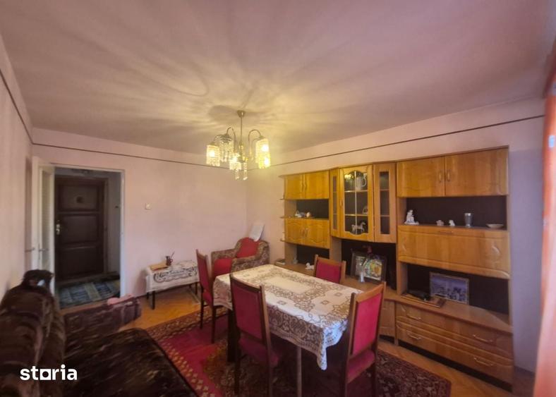Apartament cu 3 camere decomandat în Podgoria