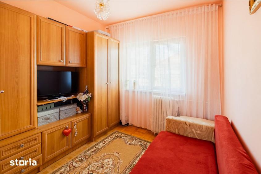 Apartament cu 3 camere decomandat, mobilat în Girocului