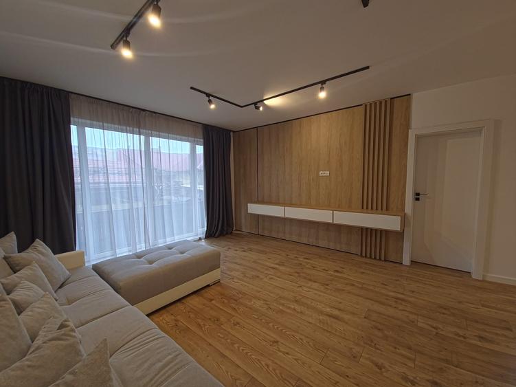 Apartament cu 2 camere decomandat, mobilat în Dacia