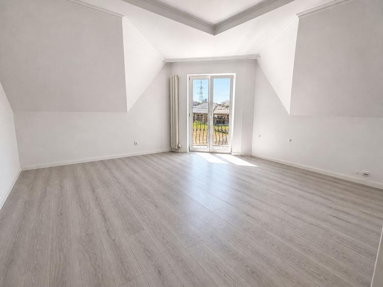 Casă individuală cu 7 camere cu Canalizare în Sânmartin