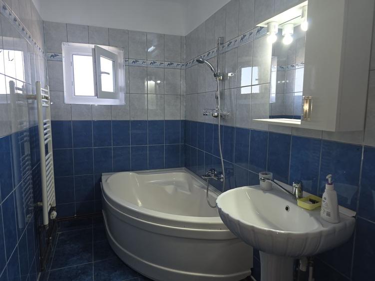 Apartament cu 3 camere decomandat în Găvana