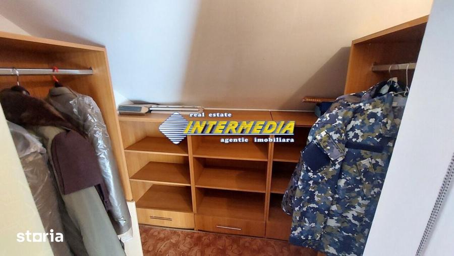 Apartament cu 3 camere decomandat în Ciupercenii Noi