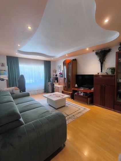 Apartament cu 3 camere decomandat în Obcini