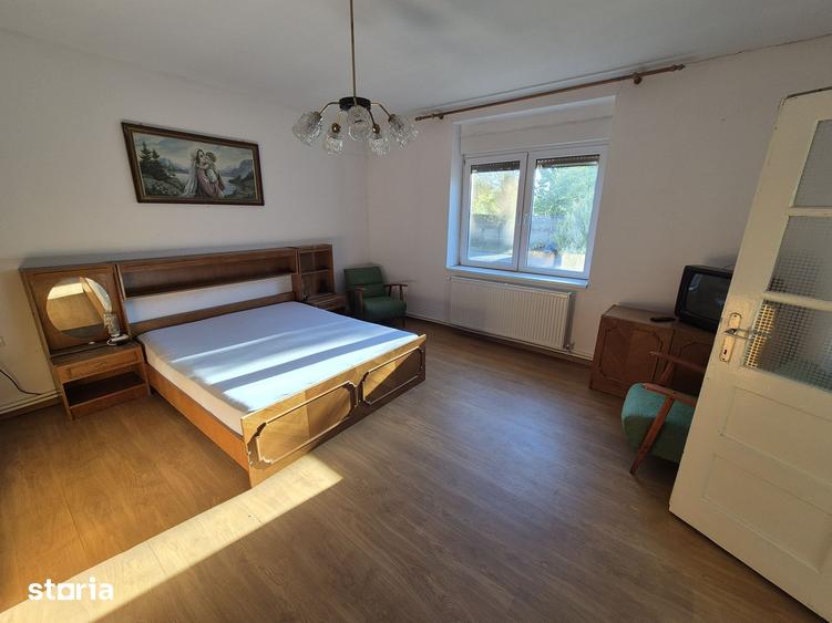 Casă cu 4 camere cu Teren 1249 Mp în Vladimirescu