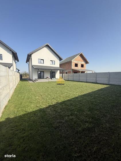 Casă cu 4 camere în Domnești