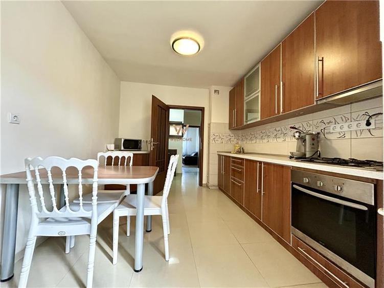 Apartament cu 3 camere decomandat în Central