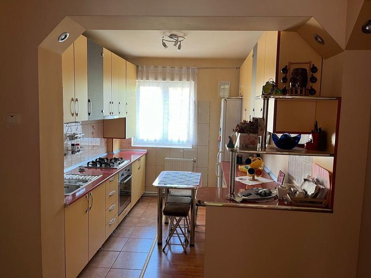 Apartament cu 3 camere decomandat în Central