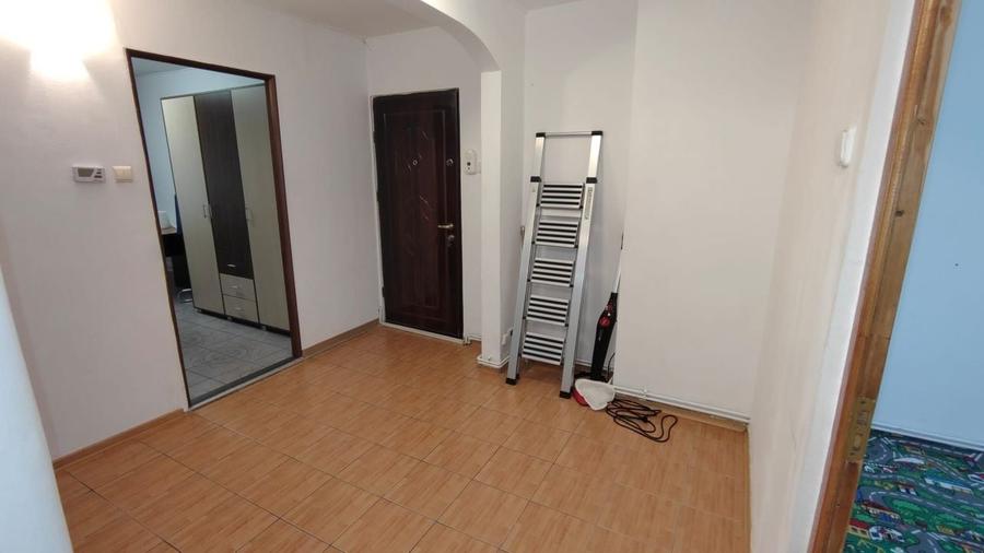 Apartament cu 3 camere decomandat, mobilat în Zorilor