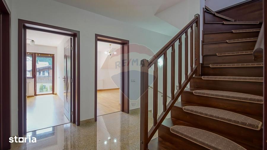 Casă cu 6 camere cu Teren 530 Mp în Dârste