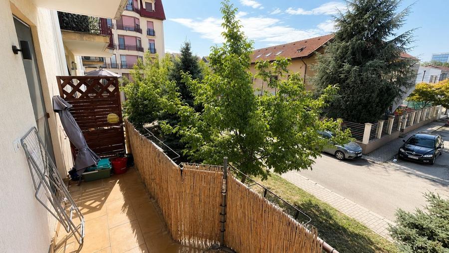 Apartament cu 3 camere decomandat, mobilat în Aradului