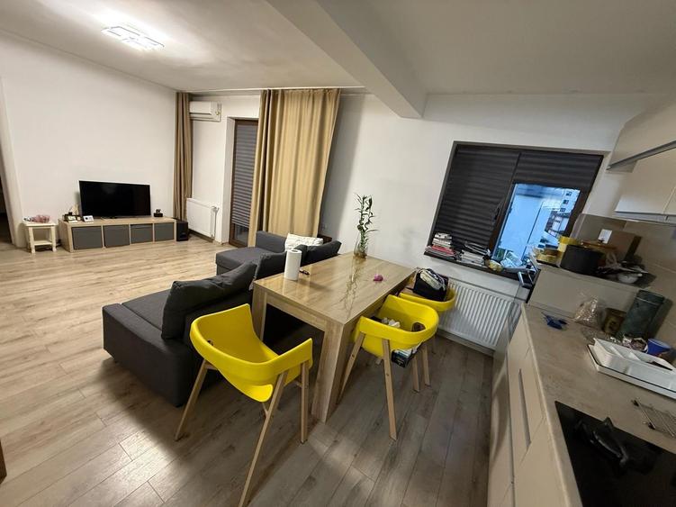 Apartament cu 3 camere decomandat în Chiajna