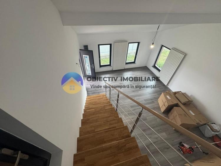 Casă cu 4 camere cu Teren 700 Mp în Dumbrava Roșie