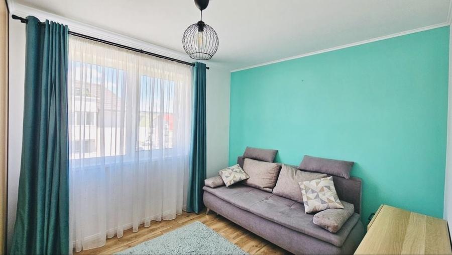 Apartament cu 3 camere decomandat în Florești