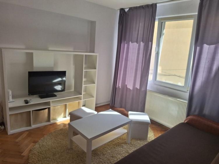 Apartament cu 2 camere semidecomandat în Albești