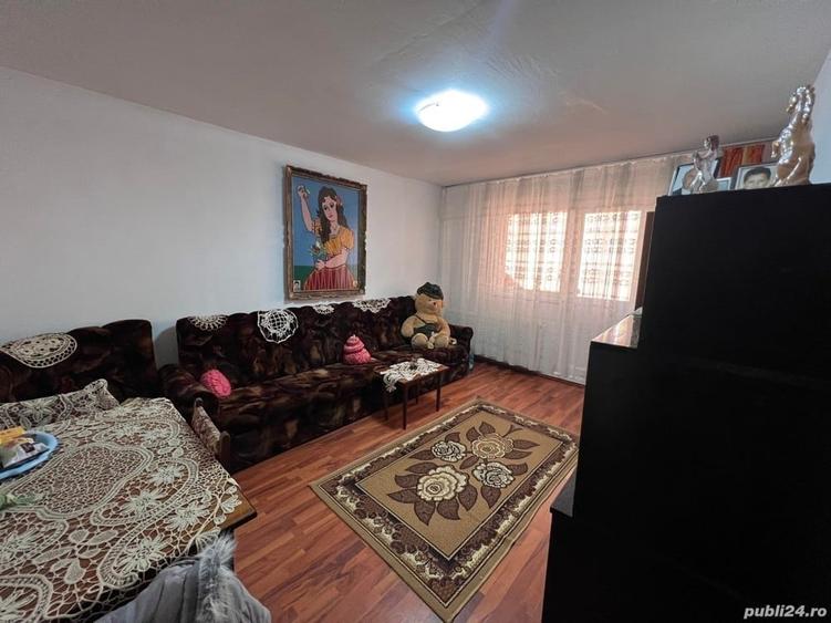 Apartament cu 3 camere decomandat în Cetatea