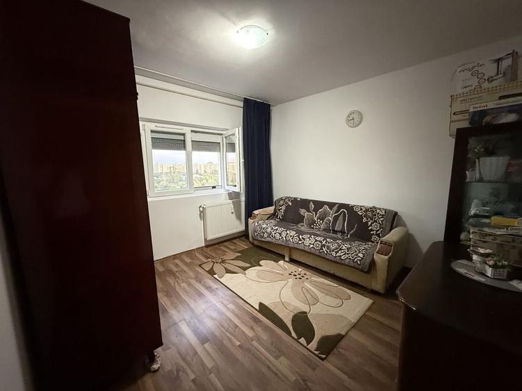Apartament cu 3 camere decomandat în Obor