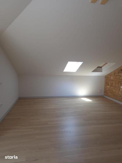 Casă cu 4 camere cu Teren 357 Mp în Central