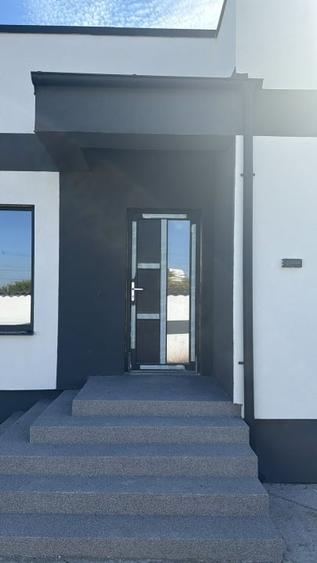 Casă individuală cu 4 camere cu Teren 300 Mp în Malu Mare