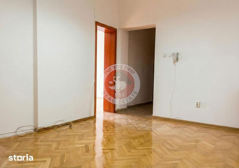 Apartament cu 5 camere decomandat în Romană