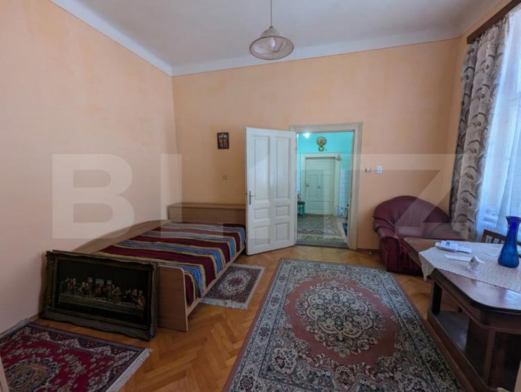 Casă cu 5 camere cu Teren 489 Mp în Central