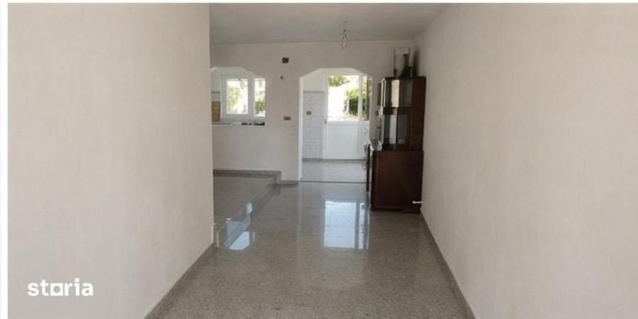 Casă cu 3 camere cu Teren 1318 Mp în Central