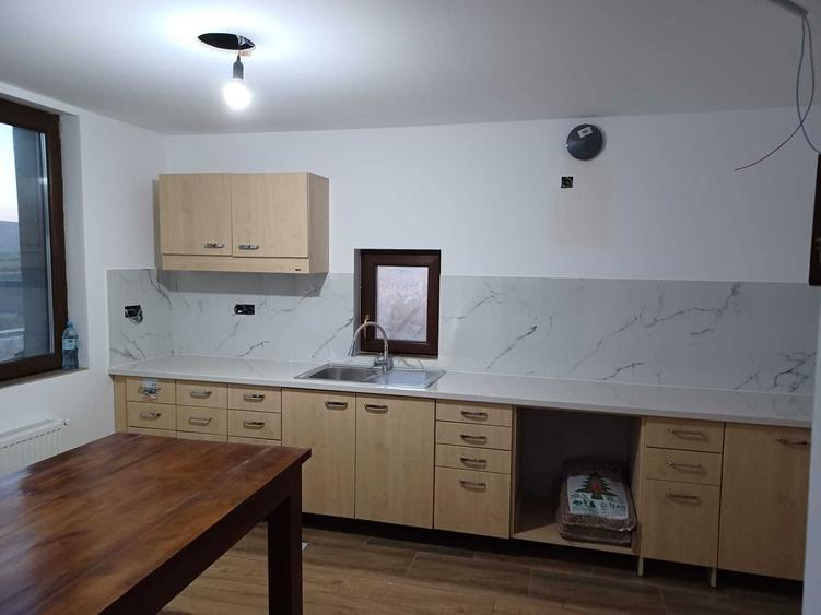 Casă cu 4 camere în Răscruci
