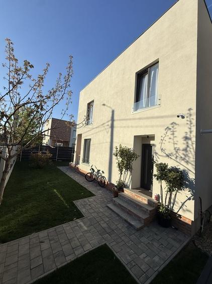 Casă cu 4 camere în Cârcea