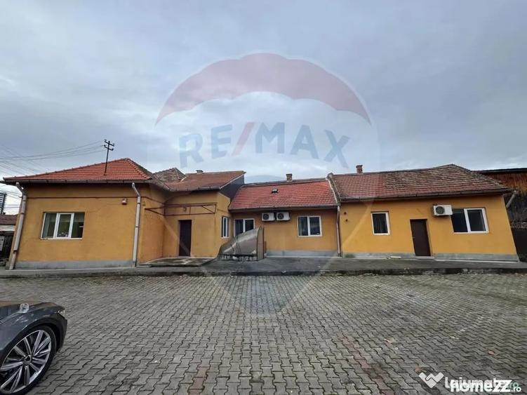 Casă cu 5 camere cu Teren 1363 Mp în Mărăști