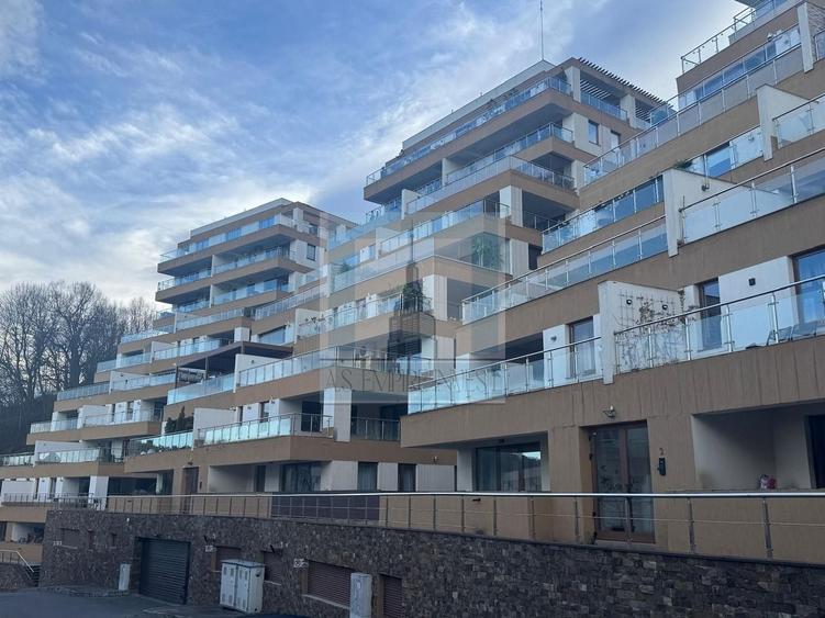 Apartament cu 3 camere decomandat, mobilat în Poiana Brașov