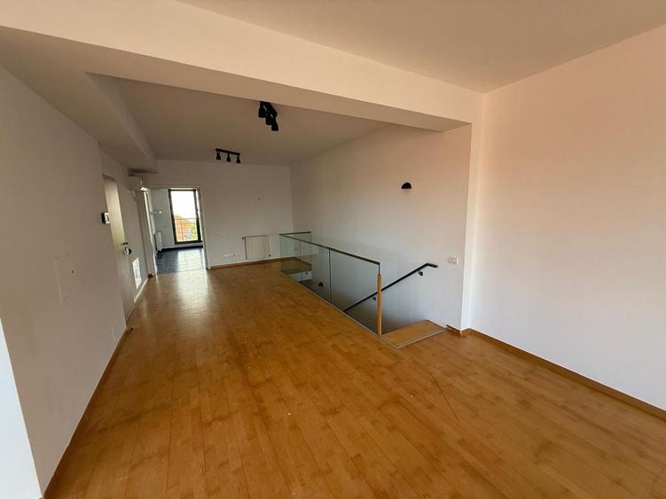 Apartament cu 4 camere, mobilat în Capitale