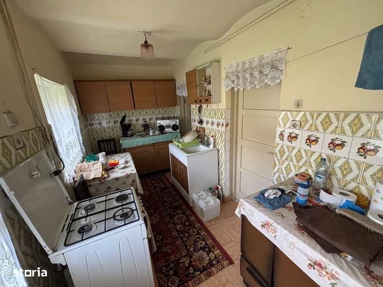 Casă cu 4 camere decomandat în Mândra