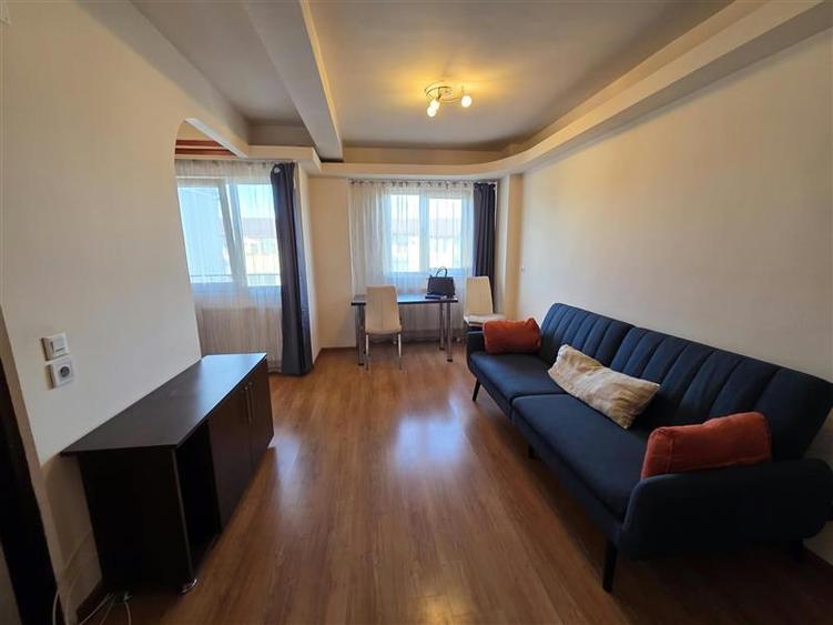 Apartament cu 2 camere decomandat, mobilat în Central