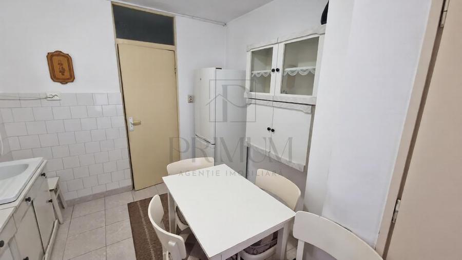 Apartament cu 4 camere decomandat, mobilat în Aradului
