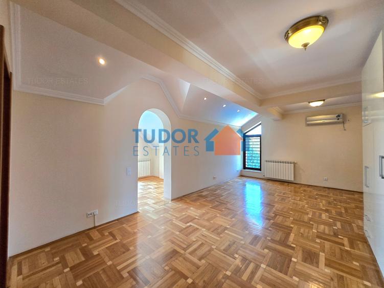 Casă individuală cu 11 camere cu Piscina în Pipera