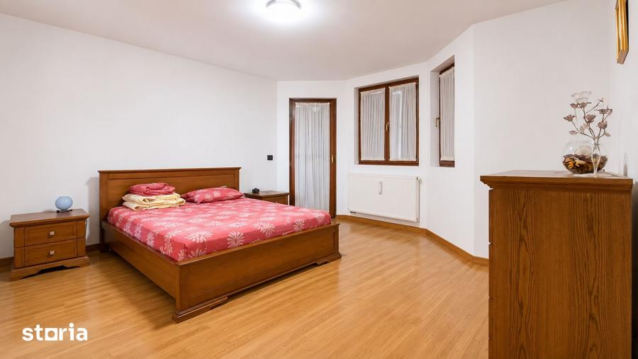 Casă cu 5 camere cu Canalizare în Zimandu Nou