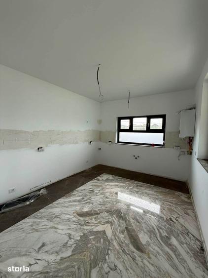 Casă cu 4 camere cu Teren 338 Mp în Calea București