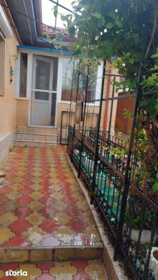Casă cu 5 camere cu Canalizare în Tomis III