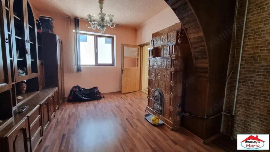 Casă cu 3 camere în Semicentral
