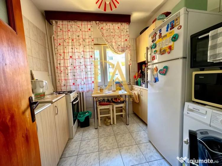 Apartament cu 3 camere decomandat în Titulescu
