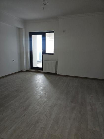 Apartament cu 3 camere decomandat în Energia