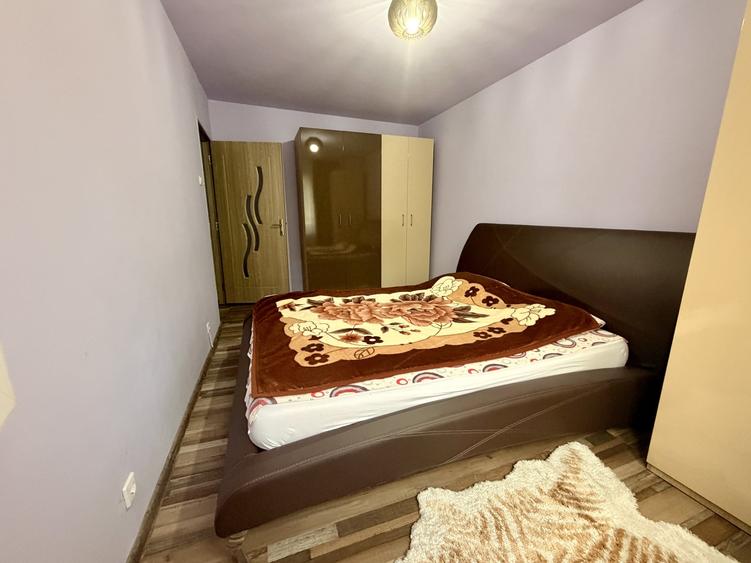 Apartament cu 3 camere semidecomandat, mobilat în Circumvalațiunii