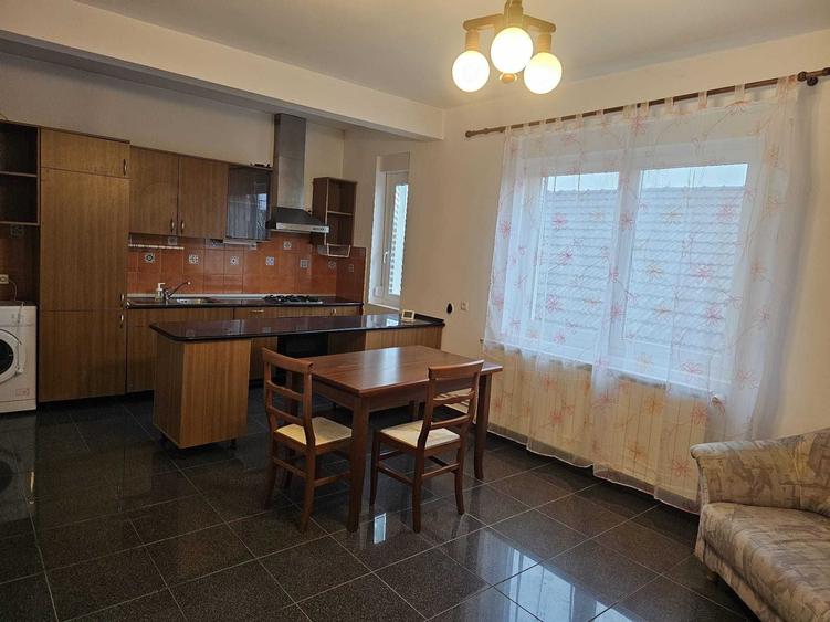Apartament cu 3 camere decomandat în Ghiroda