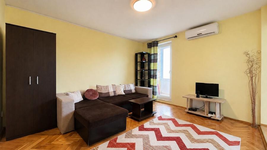 Apartament cu 2 camere decomandat, mobilat în Semicentral