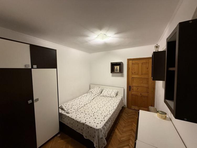 Apartament cu 3 camere decomandat în Central