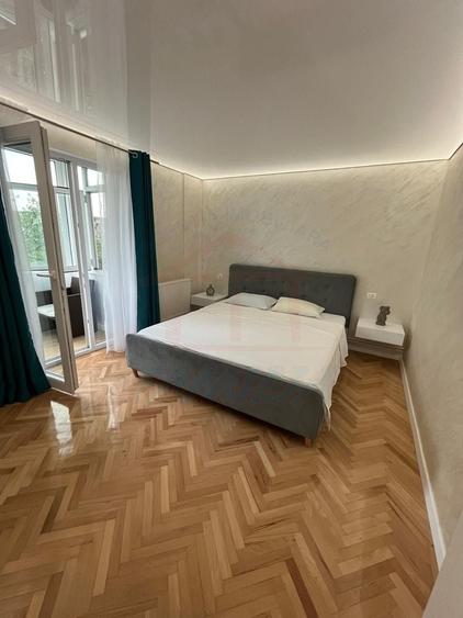 Apartament cu 3 camere semidecomandat, mobilat în Central
