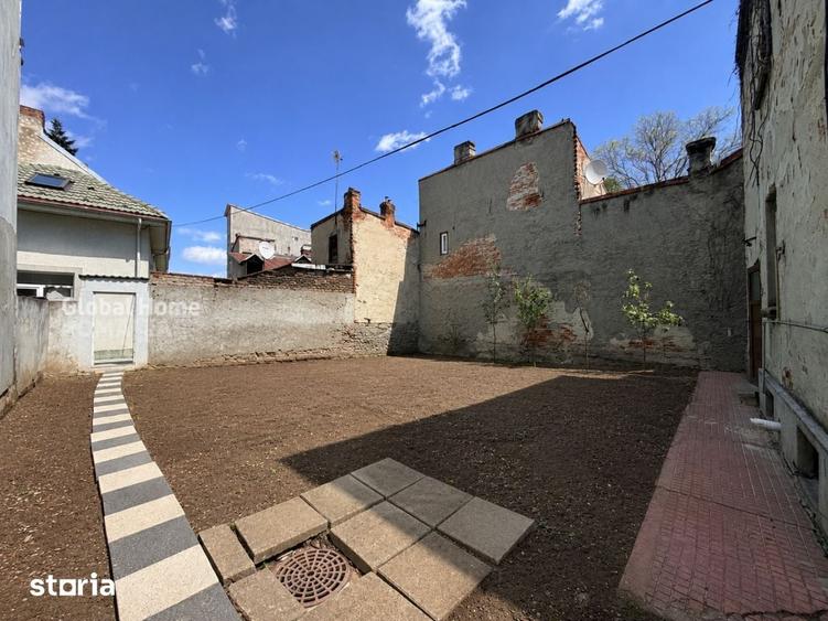 Casă cu 6 camere cu Teren 306 Mp în Vatra Luminoasă